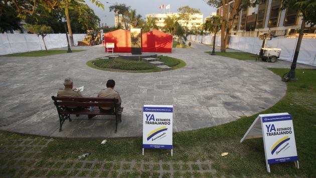 el monumento, cercado por una valla publicitaria de OAS y la MML (foto: peru21) 